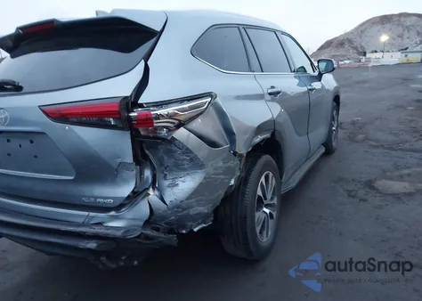 2021 Toyota Highlander Xle z USA, uszkodzony, nr VIN 5TDHZRBH1MS088723